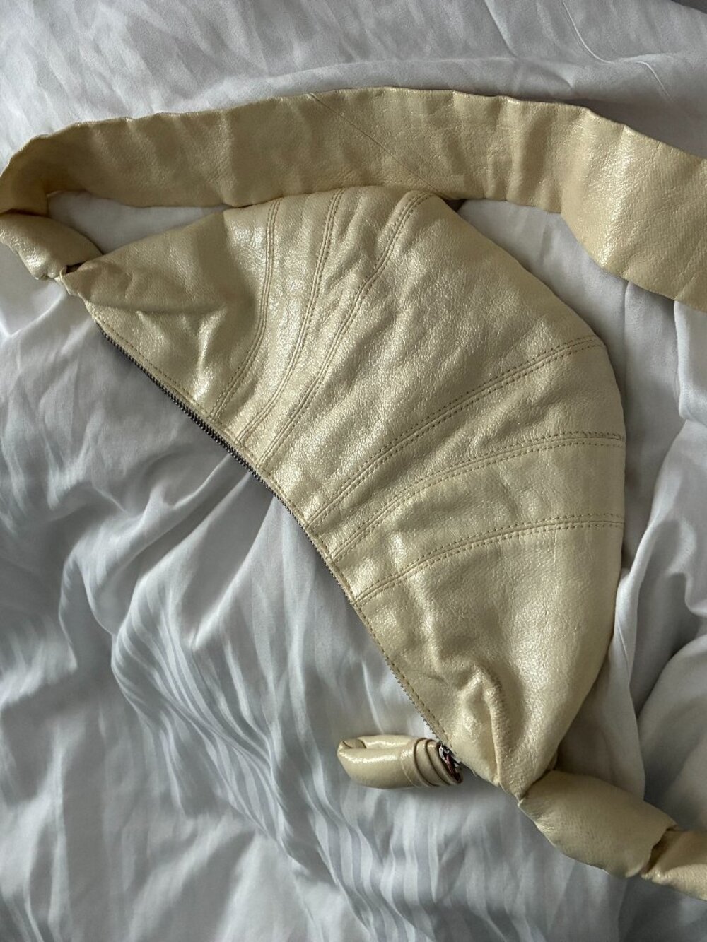 Lemaire croissant bag Small - off white